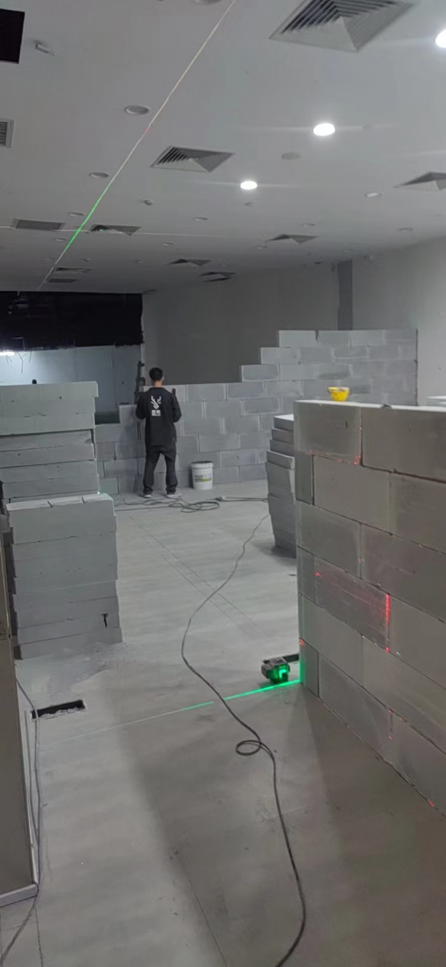办公楼隔墙施工现场